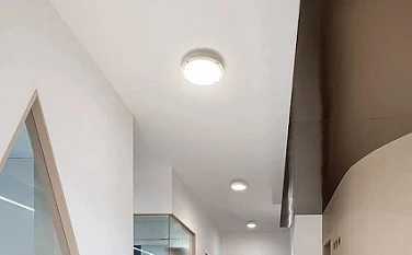 Luce di Bulkhead d'Emergenza Vs Luce di Segnale di Exit: Chì ghjè a Differenza?